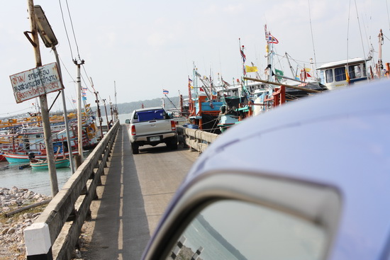 ท่าเรือบางสะพานคับ :love: :love: :love: :love: :cheer: :cheer: