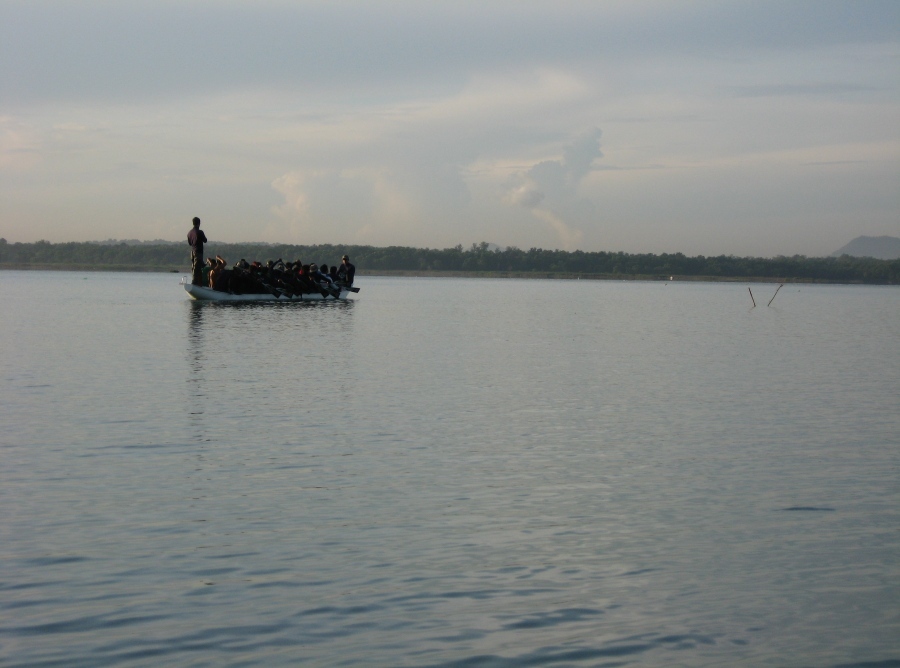 มาซ้อมแข่งเรือกันนี่เองเข้าใจหล่ะ :grin: