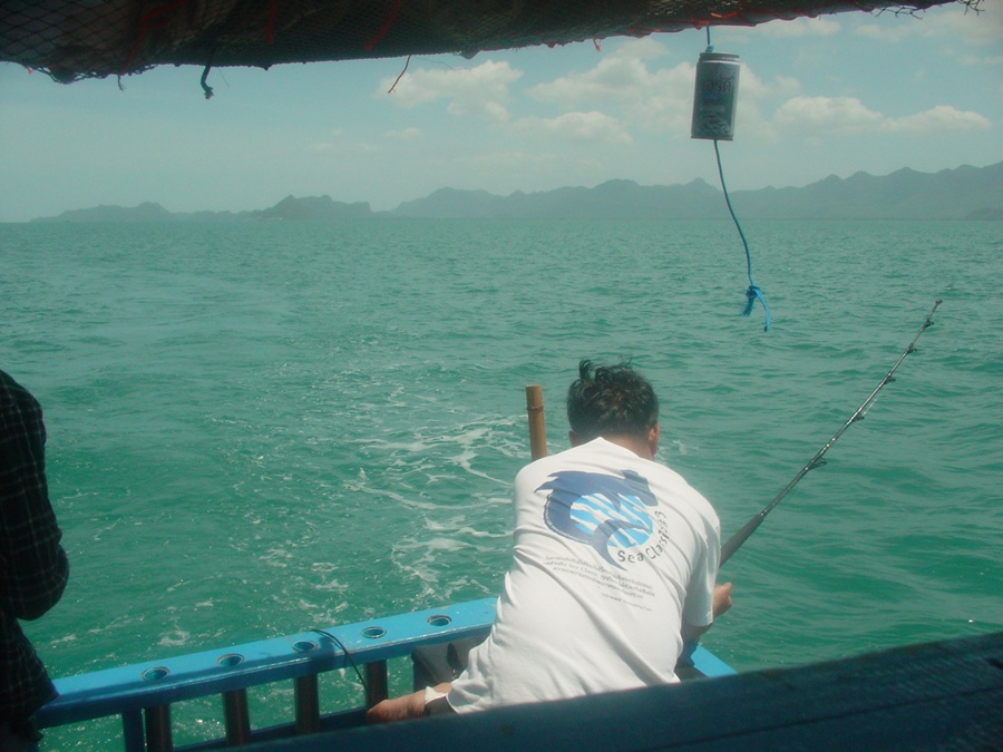 ส่วนผมเอากราบซ้าย... :grin: :grin: :grin:
เรือวิ่