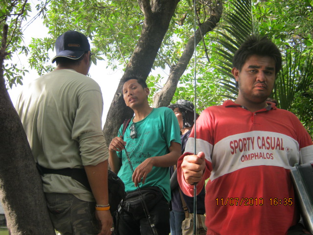 ยืนรอเรือมารับ ขนแห้วกลับ :laughing: :laughing: :laughing: