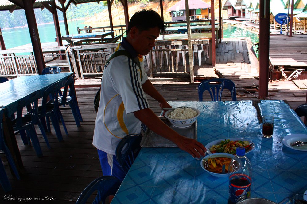 ข้าวมาแล้ว :umh: :umh: :umh:
_____________________________
สวัสดีครับน้า [b]Tuk...tuk[/b]