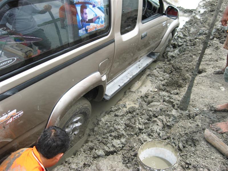 นี่ขนาด 4x4 นะเนี่ย  :frown: :frown: :frown: :frown: :frown: :frown: :frown: :frown: :frown: