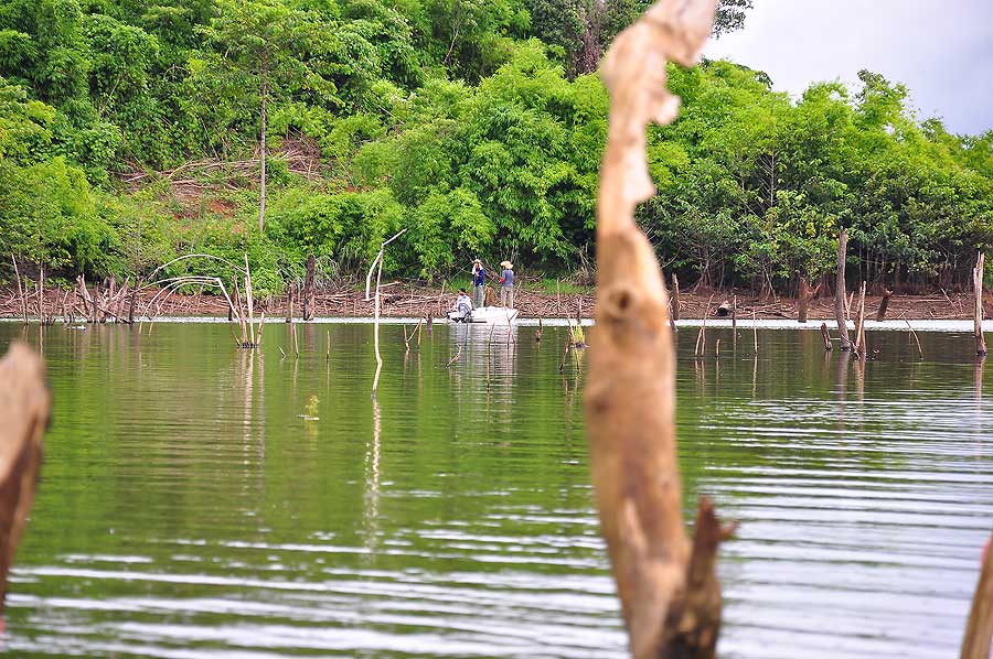 มีเพื่อนนักตกปลานำเรือมาเองก็มีคร