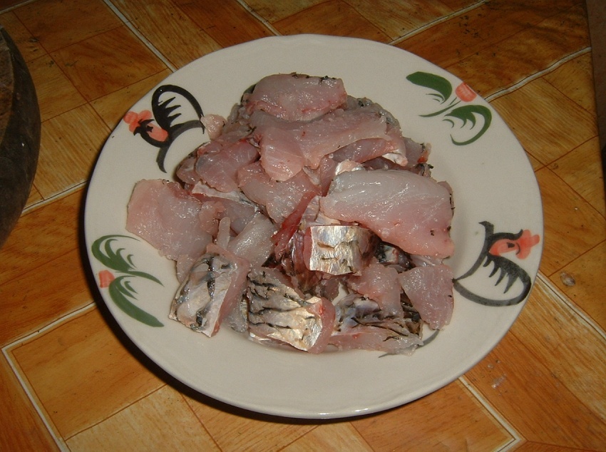  :kiss: :kiss: :kiss: :kiss:  นำมาหั่นเป็นชิ้นหยาบๆ แล้วสับให้ละเอียดเหมือนหมูบะช่อ เลยครับ