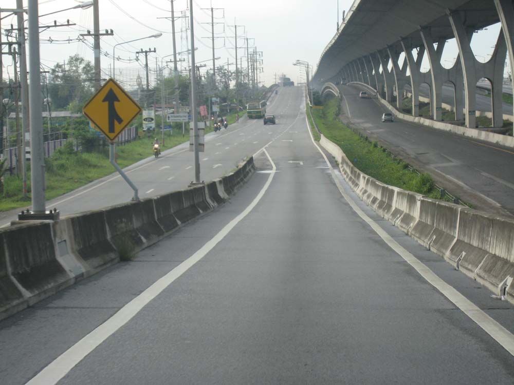 ตรงที่มอเตอร์ไซร์วิ่งอยู่...เราต้อง