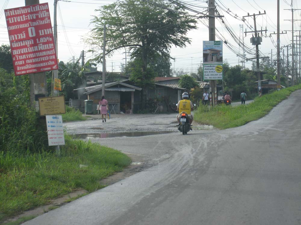 ชิดซ้ายเตรียมลอด  สะพานคลองอ้อมเลยครับ

 :smile: