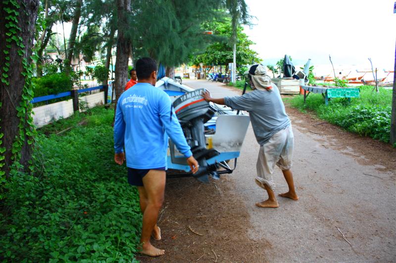 ลากันด้วยภาพนี้ละกันครับ   เรือจอดไ