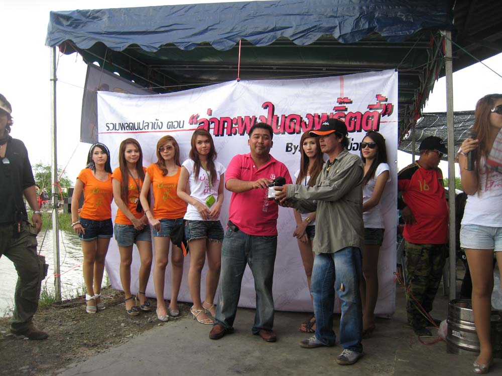 อ้าว....มามอบกันใหม่ครับ   ....พี่ติ่ง....

 :cheer: :cheer: :cheer: