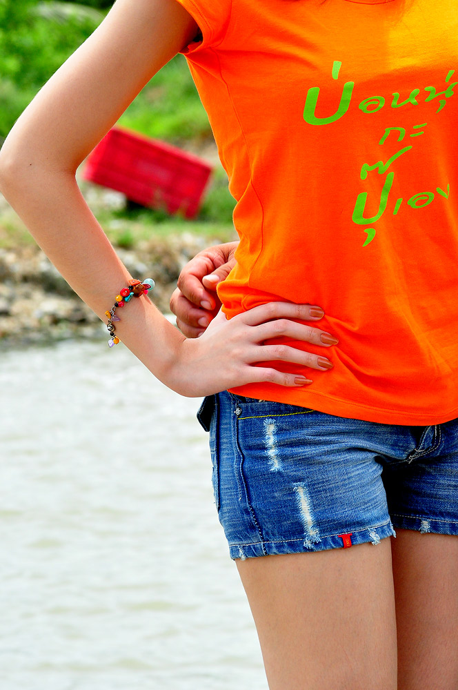 
ให้ทาย  "มือใคร"     :grin: :grin: :laughing: :laughing: