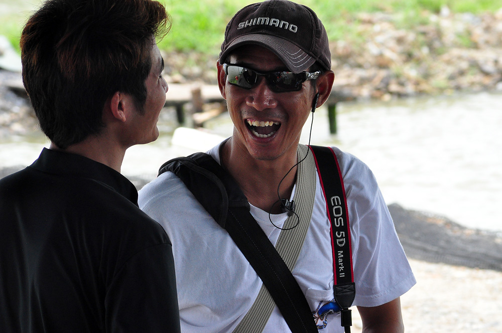 
ดูหน้าโปรฯกิ๊กดิ  ระรื่นผิดปกติ     งานนี้ปิ๋มโมเปียไม่ได้มาด้วย   เสร็จโจร   กรั่กๆๆๆๆ    :laughi