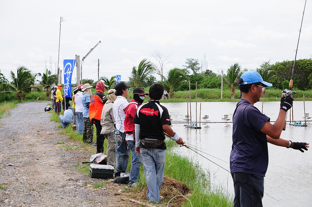 บรรยากาศรวมๆๆครับ บ่อใหญ่ดีจัง  :smile: