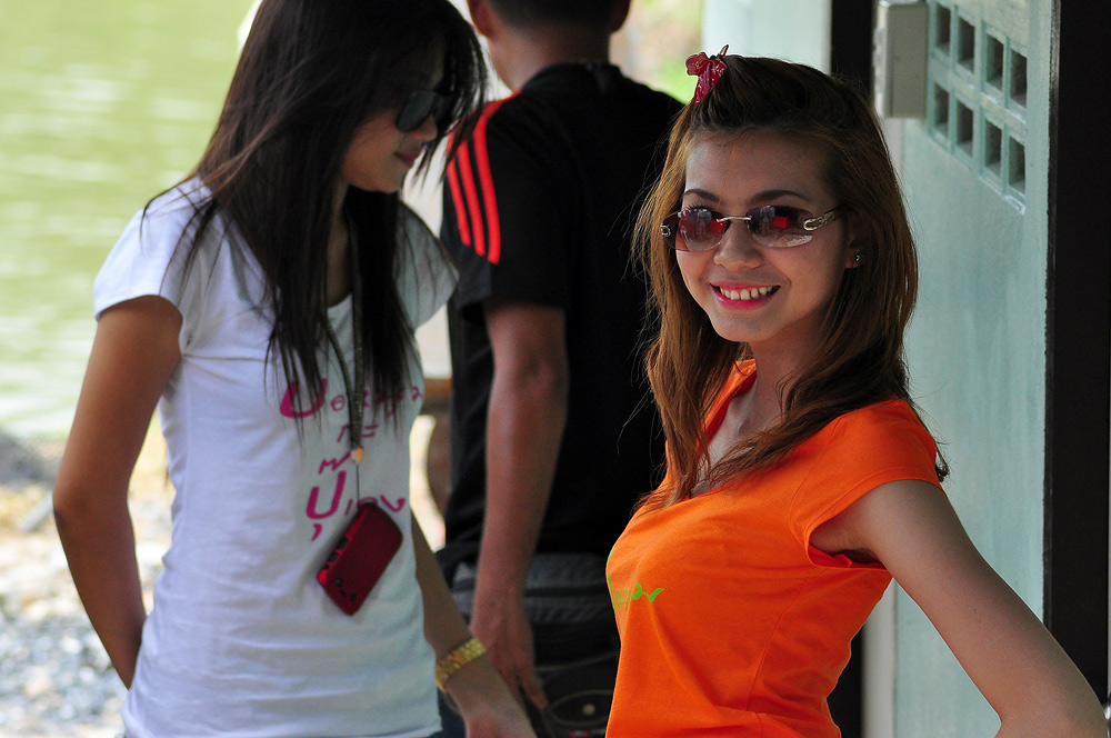  :grin: :grin:

 [b]เอ้ย...........พี่กูล   พิสูจน์ให้หน่อนจิ    มันใช่ของจริงละป่าว   หรือว่าน้อง
