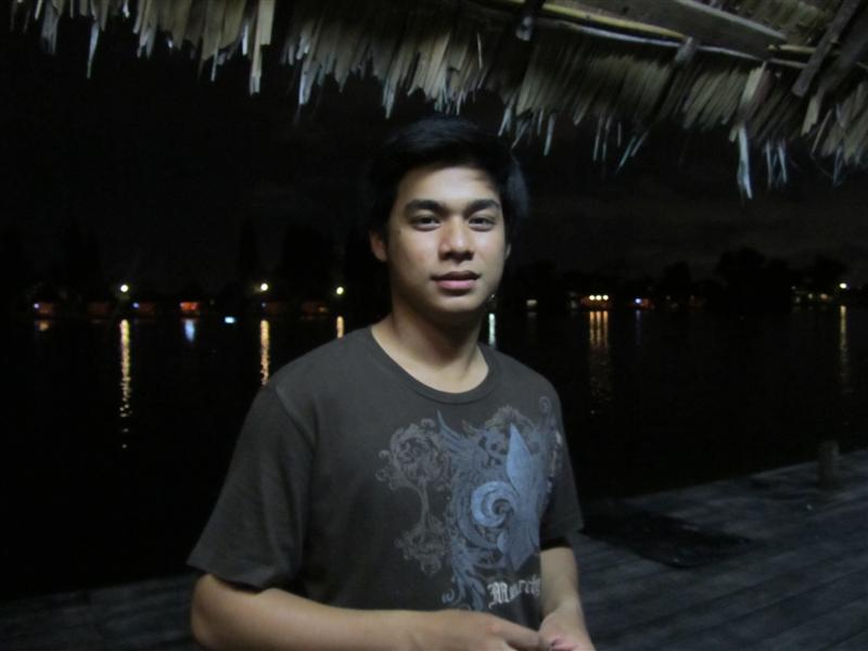  :cool: คนนี้เค้าเป็น ได้รางวัลชนะเลิศปาผู้ชาย (แชมป์ปลาแมน ^_^ ! )