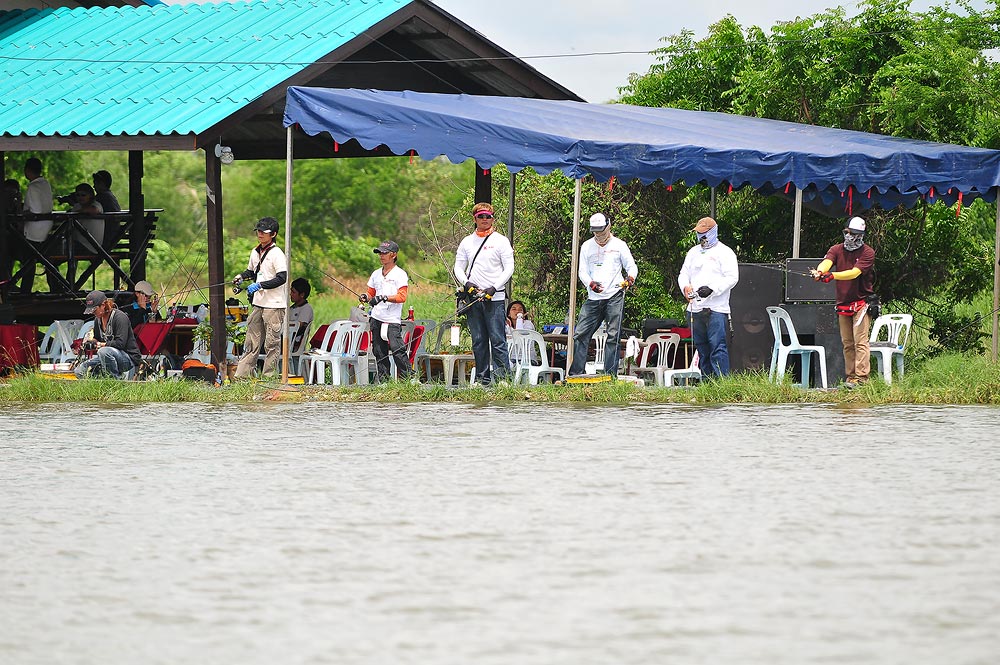 ทางฝั่ง ตรงข้าม ก็ยังตี ไม่มีหยุด :grin: :grin: :grin: