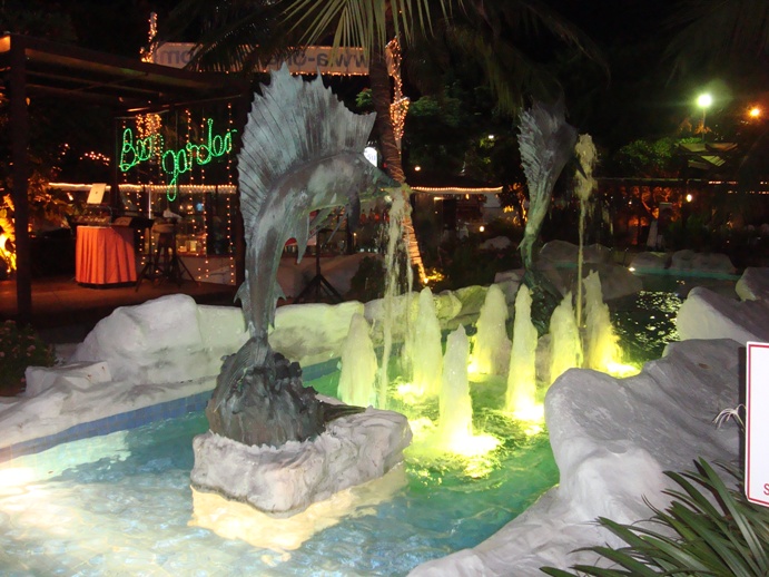 อีก สวยดีคับ ตอนกลางวันไม่สวยอย่าง