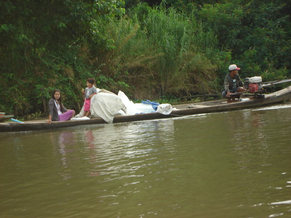 เรือส่งน้ำแข็ง เช้าๆแบบนี้อากาศดีจริงๆครับ

 :cheer: :cheer: :cheer: :cheer: :cheer: :cheer: