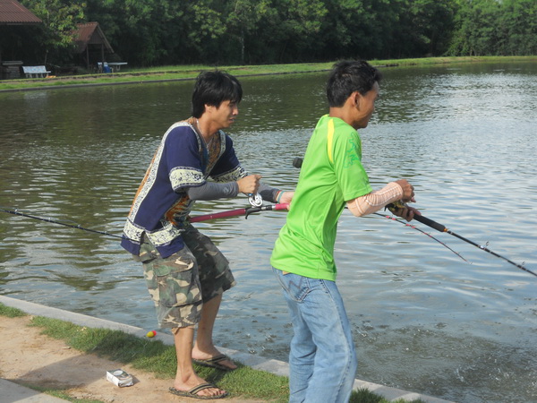 น้าฮอง บอกว่า เดียวจะทำอะไรให้ตื่นเต้นๆ
 :laughing: :laughing: :laughing: :laughing: :laughing: :la
