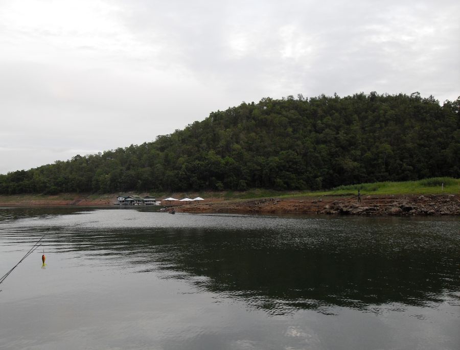 บรรยากาศระหว่างรอเรือ ยามเช้าหน้าแพครับ :cheer: :cheer: :cheer: :cheer: :cheer: :cheer: :love: