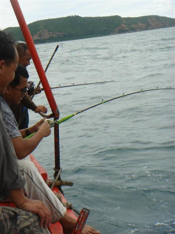 ไต๋เรืองถือตะขอรอแล้ว   :grin: