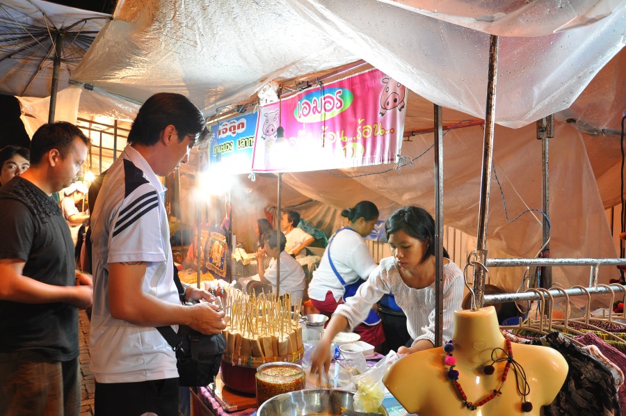 เดินไปเดินมาซักหิว แวะหาของกินก่อน  