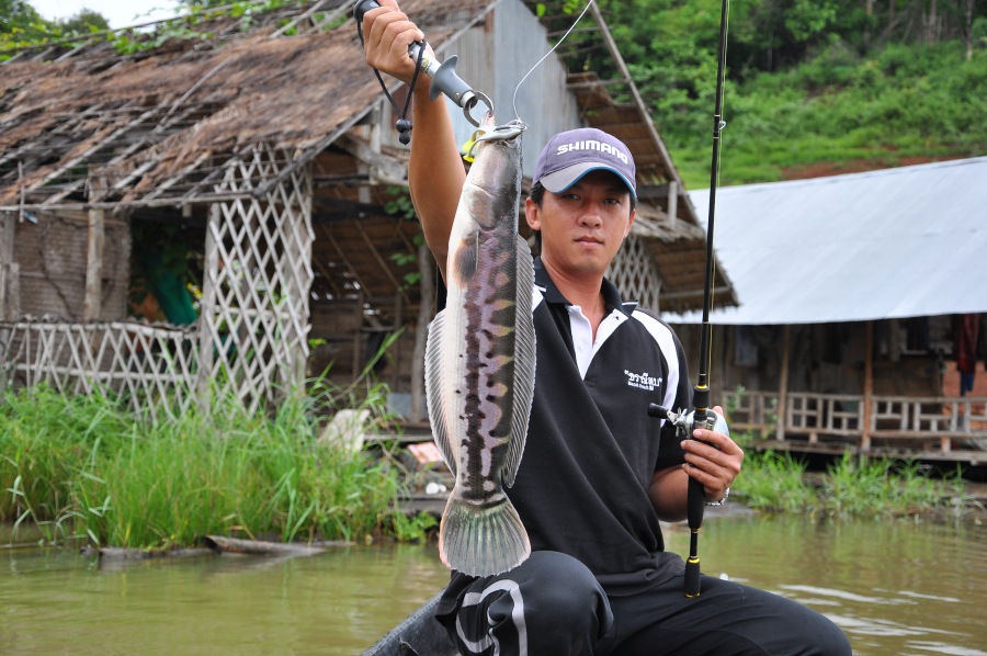 จัดไป ทีมเยือนรอดไปหนึ่งแล้ว 

เหลือผมจะรอดไหมอะ 