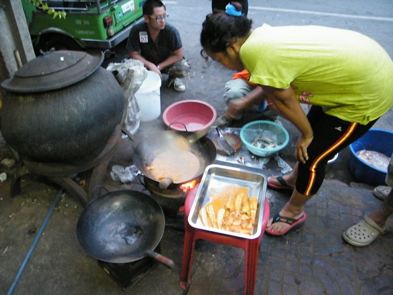 ซ้อจัดให้อยู่แล้ว...ฉู่ฉี่เห็ดโคน+กุ้ง...กระเทียมพริกไทยเห็ดโคน+กุเลา+ตะกับ+สีซอ+คุด....ปูผัดคึ้นฉ่า