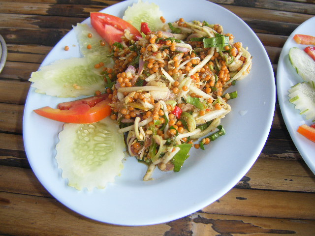 [b][center]ส่วนนี่ก็ยำไข่แมงดาทะเลคร้าบบบบ