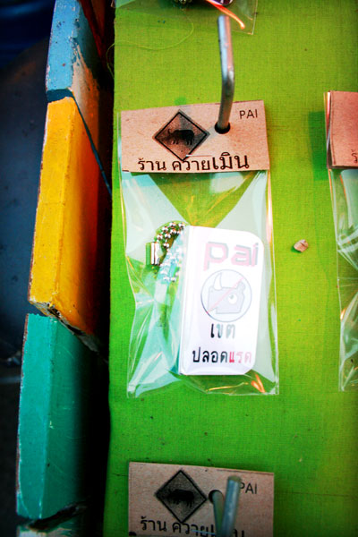 จะหยิบมาฝากเพื่อน แต่ก็กลัวมันจะไม่มีที่อยู่กัน  :laughing: :laughing:
