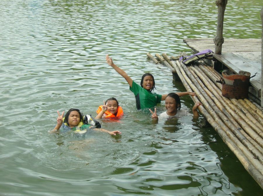 เด็กๆ ก็ได้ออกกำลังตามประสาครับ  :grin: :laughing: :laughing: :laughing: