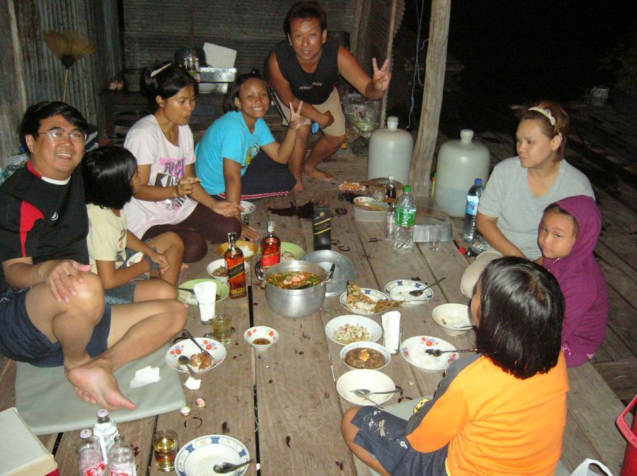 กินข้าวเย็นกันครับ  :grin:

สำหรับวันแรก ก็พอหอมปากหอมคอ  พอได้มันส์   :grin: :cheer: :cheer:

พ