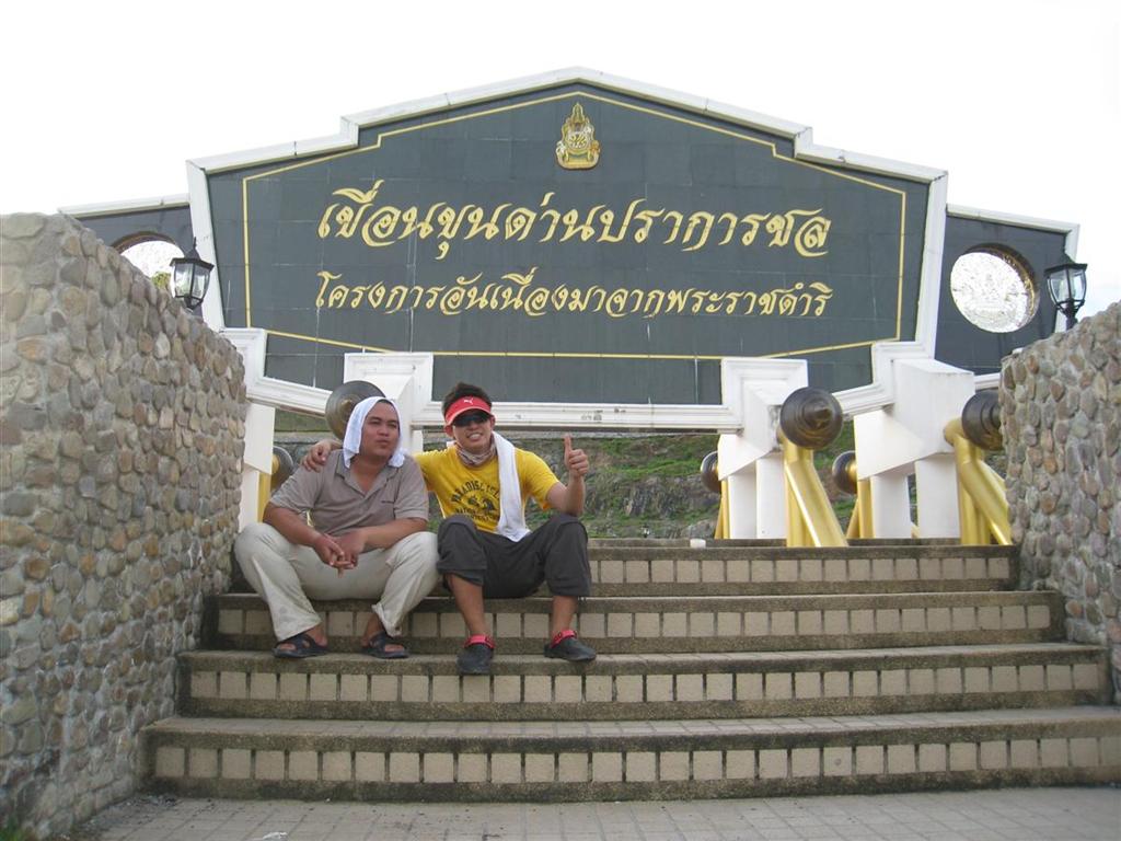 ไม่ค่อยมีรูปเรืออีกลำ

เพราะว่าเข้