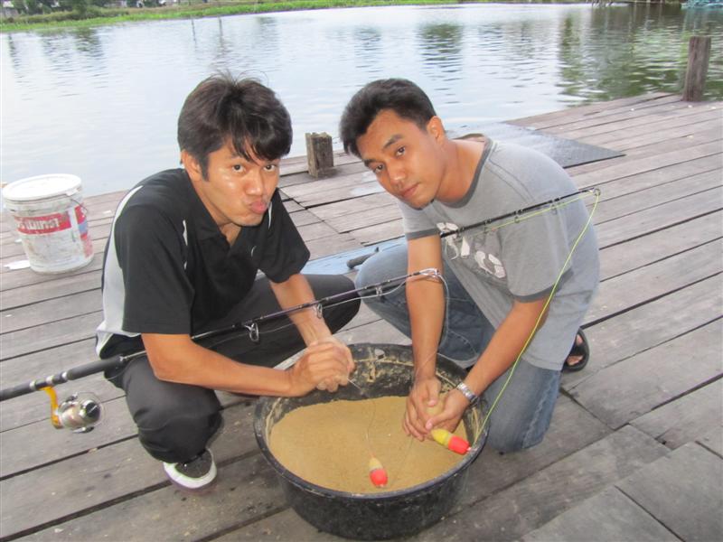 [q][i]อ้างถึง: noch posted: 29-07-2553, 22:03:02[/i]

งั้นผมเพิ่มกติกาสนุกๆเลยละกัน 
ให้จับทีมๆละ