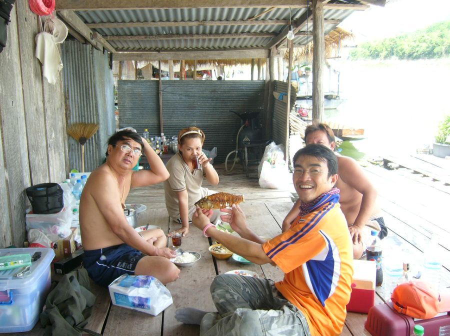 กินข้าวเที่ยงกันครับ  :grin: :cheer:
