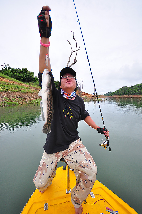  [b]ตรูรอดแล้วโว้ยยยยย[/b].............. :ohh: :ohh: :ohh:
อะไรจะดีใจขนาดนั้น ใครไปกดดันอะไรเหรอน้า
