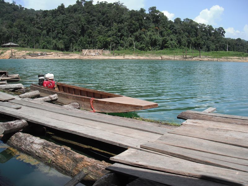 แวะทานข้าวที่หน่วยเค้าจัดไว้ให้ เลยออกตกปลาซะสายเลย