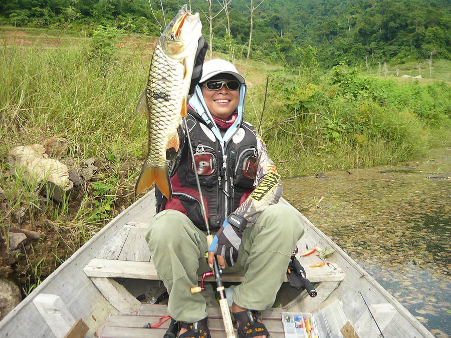 ที่หมายเดียวกันผมล้วงมาได้อีกหน่วยจากเหยื่อ YO-ZURI   L-MINNOW  SINKING  7CM. :love: :love: :love:
