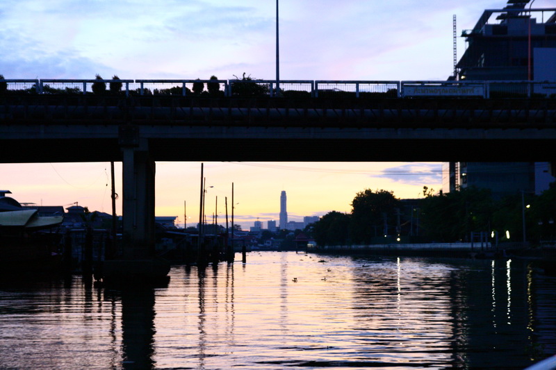 สะพานอรุณอัมรินทร์   ถึงปากคลองบรรจบเจ้าพระยาตอนหกโมงเช้า  :smile: :smile: