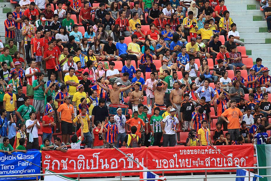 กองเชียร์เราก็เชียร์กันอย่างเมามั
