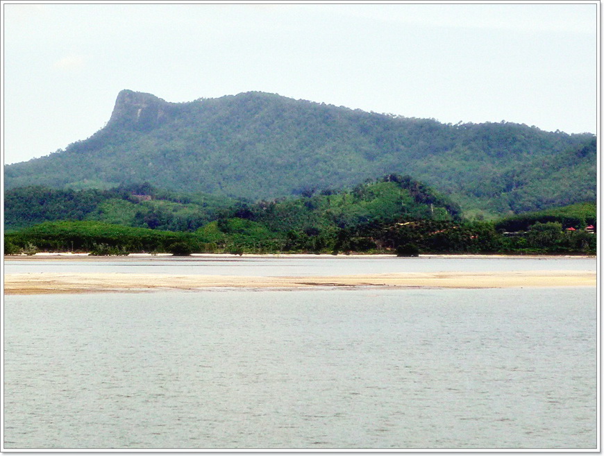 หาดทรายกลางน้ำ หน้าท่าเรือ อ่าวท่าเลน...น้ำตื่น 

วันหน้ามีโอกาสเหมาะ น่าจะเอาเรือลงแล้ว ลงไปวางอว