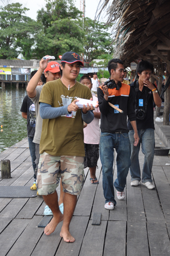 รูปนี้น้าป๋องสับบัตรลงคะแนนเหมือนคุ้นเคยเนาะ 5555 :grin: