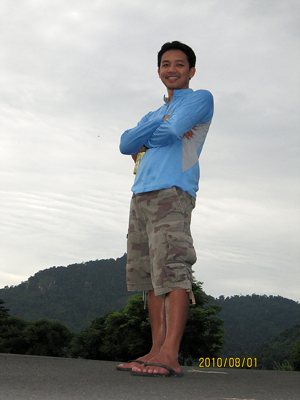 เดินขึ้นมา ถึงด้านบน ก่อนกลับขอถ่า