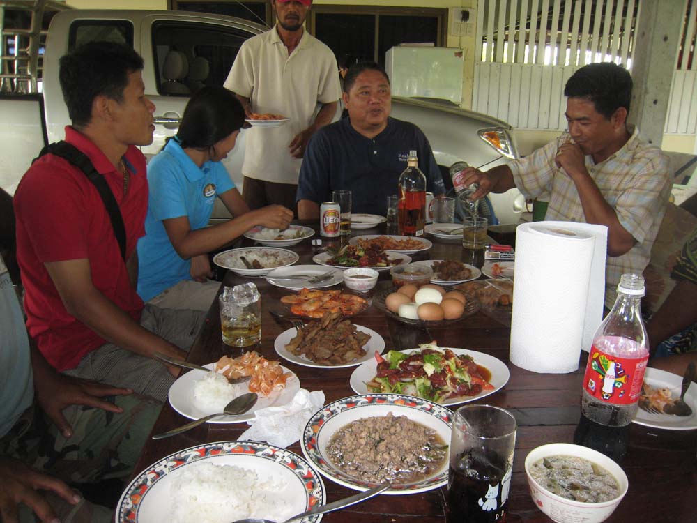 

พี่ไก่.......รินเหล้า...แล้ว...คร๊าฟฟฟฟ

