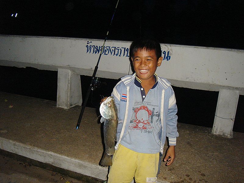 จะถ่ายภาพให้บังยา....   บังยากลับเขินกล้องอีก.....    นั้นก็น้องคนนี้แระกันน่ะ..   คนนี้ก้อเขินไม่ใช