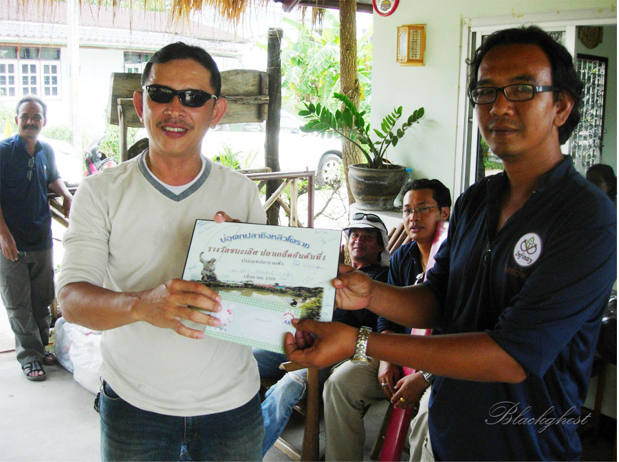 





พี่อี๊ด  SIG CLUB ได้รับรางวัล ปลารวมตัว สูงสุด อันดับ  1  ครับ  :cheer: :cheer: :cheer: