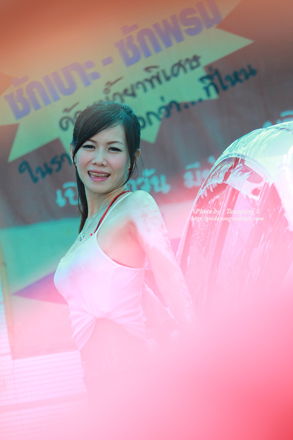มีกันทางยืนบังอีดด้วย วุ้ย!  :laughing:
