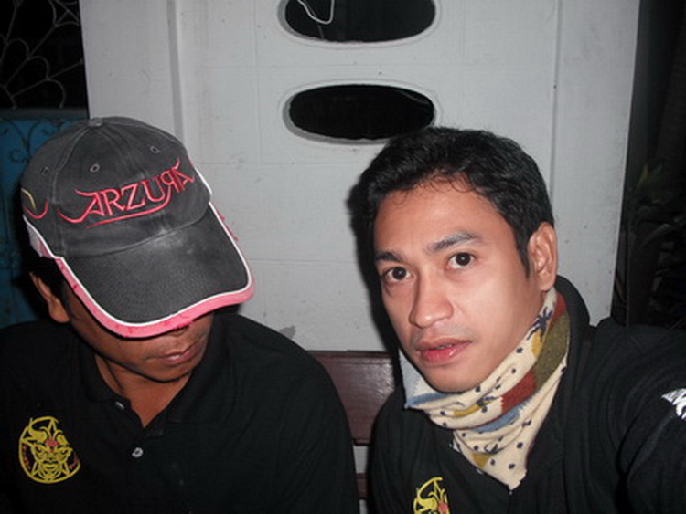  :grin:ตี 5 กว่า ก็ปลุกพี่จุ้ยกะ พี่เปี๊ย