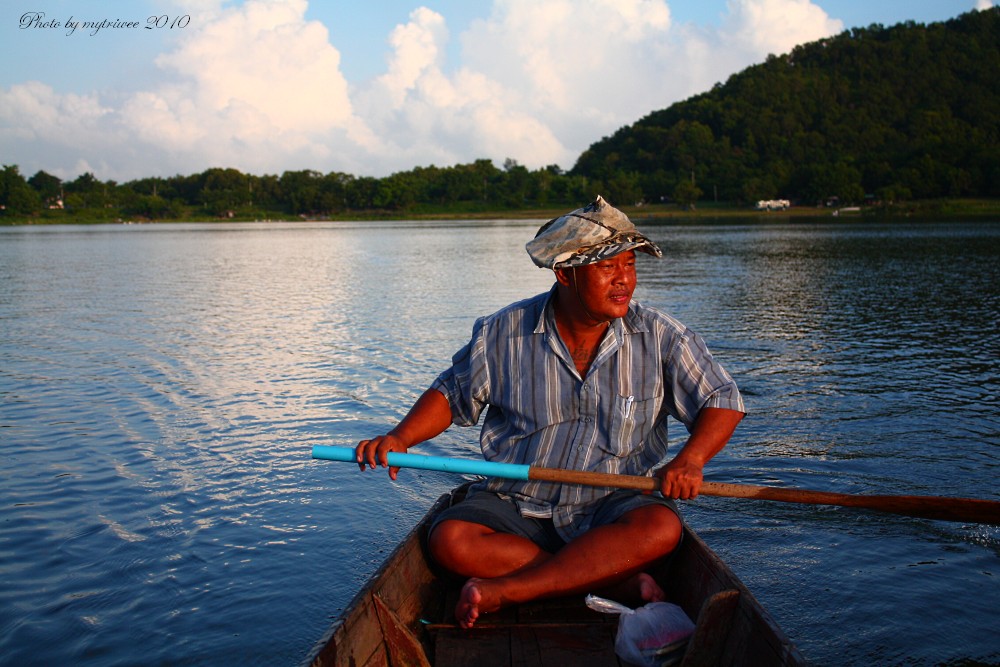 วันนี้เรือเต็มหมดทุกลำต้องขอบคุณน้าควรด้วยที่มาเป็นไต๋พายเรือให้ผม :grin: