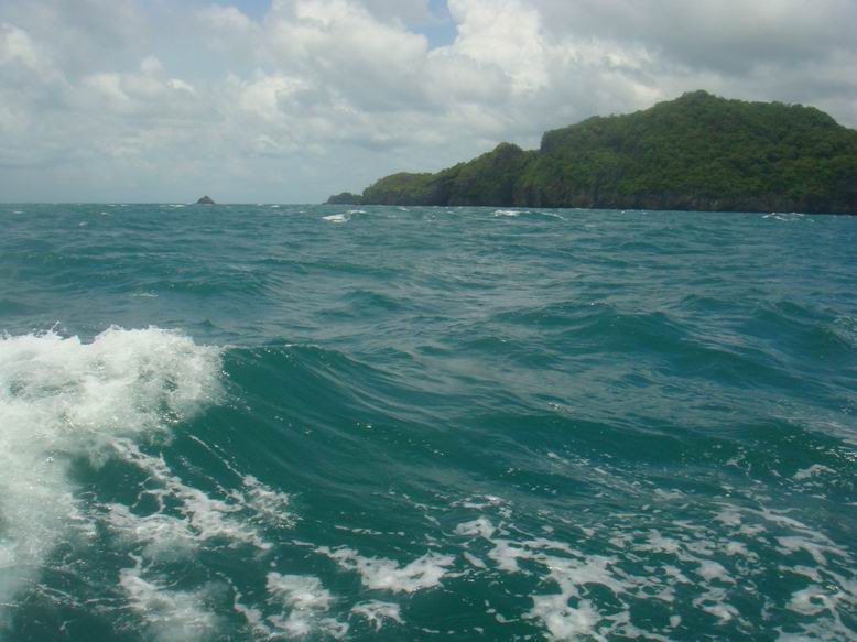 ถึงแหลมพันล้าน  คลื่นแรง  น้ำเชี่ยวมากครับ....เรือเล็ก คงลำบากแน่...