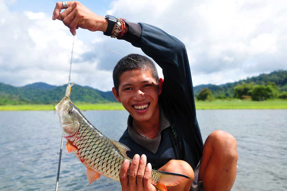 นั่น...............ยิ้ม  เอาๆๆๆๆๆ รีบปลดดิ  :mad: :mad: :laughing: