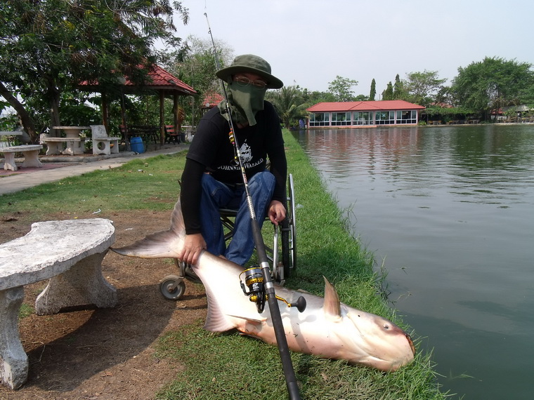 คนละบ่อ...................แต่ขอซะหน่อย.................. :grin: :grin:

 :laughing: :laughing: :la